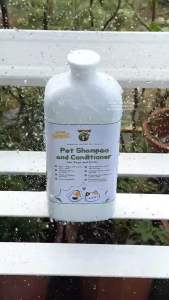 PREMIUM PET SHAMPOO WITH CONDITIONER Pet Supplies Grooming Shampoos & Bath Accessories 3 sizes for dogs and cats.
