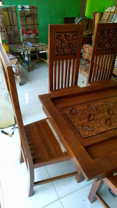 Meja Makan Balero Daun Kayu Jati