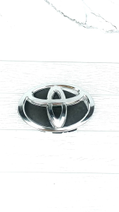 LOGO DEPAN TOYOTA AVANZA 2012-2015 MODEL KAKI ORIGINAL