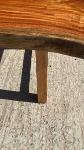 โต๊ะกลางไม้สะเดา  โต๊ะกลางห้องรับแขก โต๊ะกลางห้องนั่งเล่น  โต๊ะกลางห้องสมุด ผลิตจากไม้จริง  โต๊ะกลางแคปซูล โต๊ะกลางคาเฟ่ โต๊ะกลางวินเทจ โต๊ะกลางไม้แผ่นเดียว ขนาดกว้าง60 cm. ยาว 140 cm. สูง 40 cm.