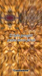 Kripik pangsit pedas daun jeruk