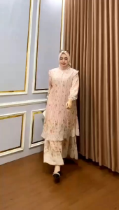 YUNA DRESS terbaru Gamis Ceruty Plisket Premium Set Hijab Two Layer Mix Brukat Renda