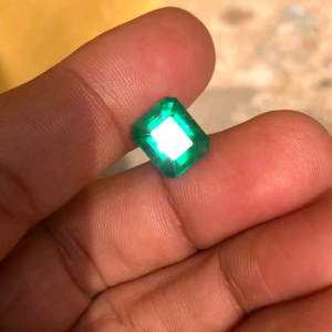 Batu Zamrud Zambia Top Luster Kristal Kualitas Super