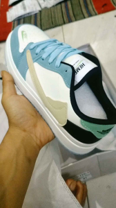 Sepatu sneakers premium berkualitas sepatu sneakers pria wanita sepatu running casual