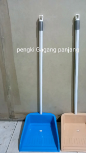 Youngpro Refill Pengki Serok Sampah Plastik Gagang Besi Kuat Kapasitas Sedang Bahan PP TPE Desain Modern Fungsional