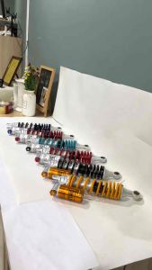 โช๊คหลังโอลีน OHLINS K-2 ขนาด320 มิล HONDA/ LEAD 125/GiORNO/CLICK/MIO/FINO/SCOOPY โช๊คอัฟ แก็สกึ่งน้ำมัน ซีนแท้!ประกอบไทย ปรับนิ่มหนึบได้ รับประกันแตกรั่วซึม มีสปริง 6 สีให้เลือก