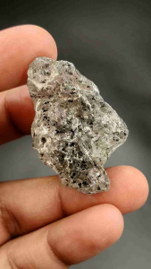 ✨ ดราก้อนฟรุต ควอตซ์ คริสตัลก้อนดิบธรรมชาติ มีลายจุดสีดำอยู่ด้านใน ชิ้นนี้น่าสะสมมาก ไม่ค่อยเจอบ่อยๆ / 31 กรัม   ( Dragon Fruit Quartz / Pitaya Quartz )  🍀 น้ำหนัก 31 กรัม