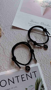 gelang couple tali hitam bisa request inisial huruf untuk pasangan sahabat ataupun keluarga