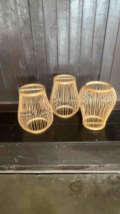 โคมไฟ ตกแต่งได้ทั้งภายในและภายนอก โคม ใช้งานได้ 2 แบบ แขวนเพดานหรือตั้งโต๊ะก็ได้ ขนาด 20 × 23 cm