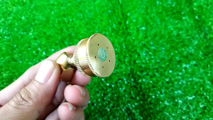 béc cong phun thuốc trừ sâu Tròn 5 lỗ đồng.