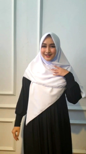 HIJAB SEGI EMPAT WOLFIS PREMIUM PUTIH