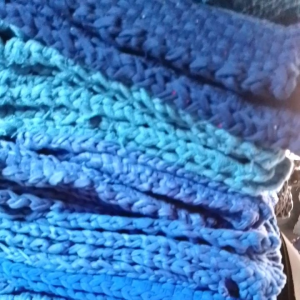 plain color doormat/foot rug handwoven doormat medium size 13by19 inches Makawao pulido at cotton material Kaya absorbent direct sa gumagawa pwede mamili bgbkulay basta available Lang chat Lang po mag suki