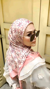 Realpict Hijab terbaru motif Cantik 110x110 voal premium/Hijab segiempat motif terbaru 2025 kerudung motif bunga baniescoop adeline peach