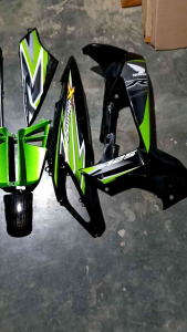 Cover Body Belakang Plus Sayap Kiri Kanan Honda Supra X 125 R New Batman 2010 s/d 2013 Warna Hijau Hitam