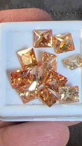 เพชรรัส สีCHAMPANGE สี่เหลี่ยม 4 PCS SQUARE 6X6MM FINE COLOR SQUARE SHAPE