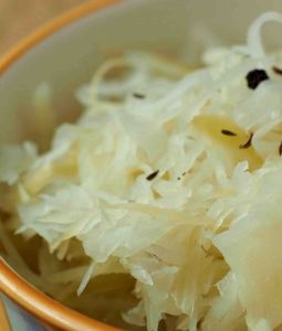 Vlasic Old Fashioned Sauerkraut 946mL Tangy Crunchy Fermented Cabbage for Sandwiches and Sausages