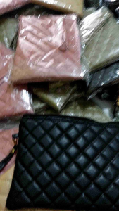 Aizolshop: Dompet Wanita Berkualitas & Clutch Bordir Terbaru