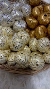 เหรียญโปรยทาน ตัวเปล่าบอล ขอบทองคละ3สี  1แพ็ค50ชิ้น