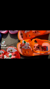 Dép sandals nhựa kèn chíp chíp tập đi xe cho bé an toàn chân