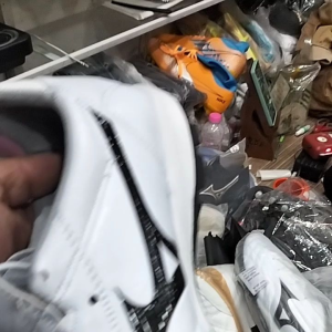 100 ปุ่ม รองเท้าฟุตซอลมิซูโน่ สตั๊ดหนังวัวฟอกชนิดสำหรับเวลาการดำเนินชีวิต 2-3 วัน พร้อมส่ง