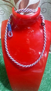 สร้อยคอถักเชือกเทียนแบบกระดุมหลังสีธงชาติ