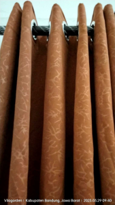 Gorden Smokring Motif Embos Abstrak 12 Ring: Desain Interior Rumah yang Berkualitas