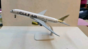 Gulf Air B787 Diecast Airplane with Landing Gears and Stand for Dispaly Aircraft Collectibles 8 inches