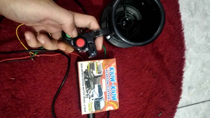 Klakson elektrik kiuw kiuw untuk motor + Saklar setir kiri 12 V
