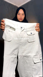 Celana Cargo Jeans Highwaist: Saku Timbul Stylish & Nyaman