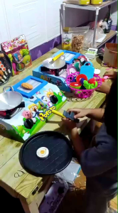 Kompor Mainan Anak LED Nyala – Dapur Mini Edukasi – Set Masak Lengkap Motif Kuromi/Nailong/Frozen/Pororo