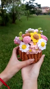 Crochet colourful bunch of flowers钩织迷你花束小花篮Size:H14cmX W14cm