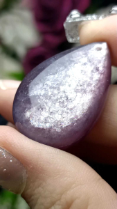 Purple Mica natural crystal pendant 紫祖母晶(也称紫云母质玉)吊坠