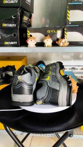 Giày bảo hộ lao động nam T1001 Thể thao chống va đập ngón xuyên thủng thoáng khí phù hợp nhiều nghành công việc.