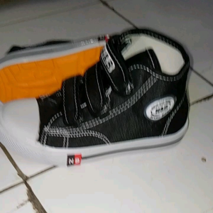 Sepatu Nb Sekolah Sd Prepet Anak Perempuan Dan Laki-Laki  Terbaru Warna Hitam
