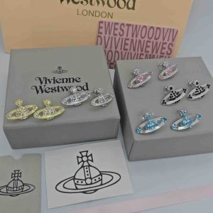 งานปั๊ม VIVIENNE WESTWOOD ล่าสุด รูปแบบ MINI BAS RELIEF EARRINGS ที่มีเครื่องประดับฝังเพชร งานปั๊มโลโก้ด้านหลัง ราคา 89฿ ไม่มีอุปกรณ์