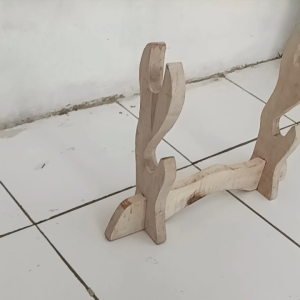 Stan dudukan kayu 2 tahap warna natural rak 2 susun di meja