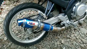 Knalpot Racing Akrapovic: Bonus Braket Klamp dan Perr