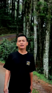 Kaos Pria Berkualitas: Distro Terbaru, Kata-Kata Viral & Kombinasi Katun