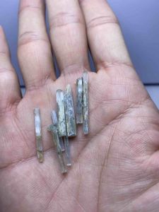 01740-COMBO 8 CÁI TINH THỂ AQUAMARINE ( THIÊN NHIÊN) không xử lý