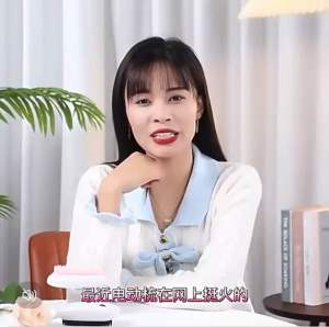 ✴️Ship Within 24H✴️ Multi-function electric head massage comb anti-static alleviate fatigue multi-pu多功能电动头部按摩梳