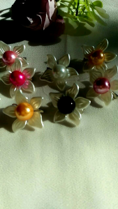 Aksesoris 76 -( 3 PCS )  Bros Mutiara dengan Bunga  Peniti Dagi Pin Hijab Handmade 81H