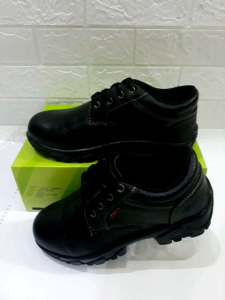 Sepatu Safety fourz9 Bahan Kulit Sapi untuk Pria & Wanita