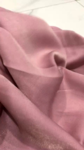 vải lụa tơ  hàn màu hồng ruốc mềm rũ _( khổ 1m55) may đầm váy áo. vv