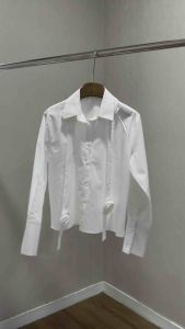 เสื้อเชิ๊ต ดีไซน์มีสายคล้องคอกุหลาบ รุ่นนี้ใช้ผ้าคอตตอนอย่างดีไม่บาง ไม่หนา ผ้าถ่ายเทอากาศได้ดีไม่ร้อนนะคะ สินค้ามีพร้อมส่ง สีเบจ สีขาว สีชมพู