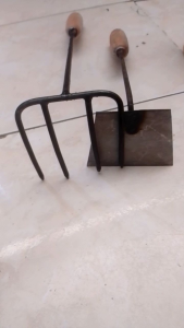 Alat Berkebun Cangkul Mini dan Garpu Taman