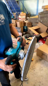 เครื่องผสมปูน Makita MLS0108  ผสมได้ทั้งปูนและสี ร่นเวลาในการทำงาน แถมจานจัดฉาบ