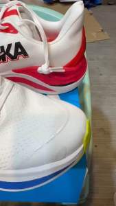 ใหม่ล่าสุด 🔥 HOKA SKYWARD X สีขาวแดง รองเท้าวิ่งผู้ชาย support และทำความเร็ว