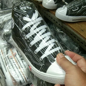 SEPATU SEKOLAH N/B BOT HITAM PUTIH BONUS KAUS KAKI /SEPATU SEKOLAH SDSMPSMA