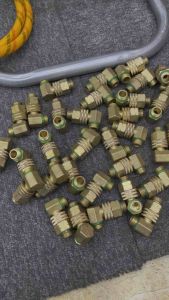 Khớp Xoay Chống Xoắn Chữ L Dùng Cho Rulo Quấn Dây Rửa Xe Dây Phun Thuốc Áp Lực Ren 14mm