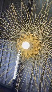 โคมไฟไม้ไผ่ทรงแฉกดาว คัดสรรงานฝีมือสวย ละเอียด ปราณีต มาพร้อมขั้วไฟ E27 เคลือบเงาสวยงาม